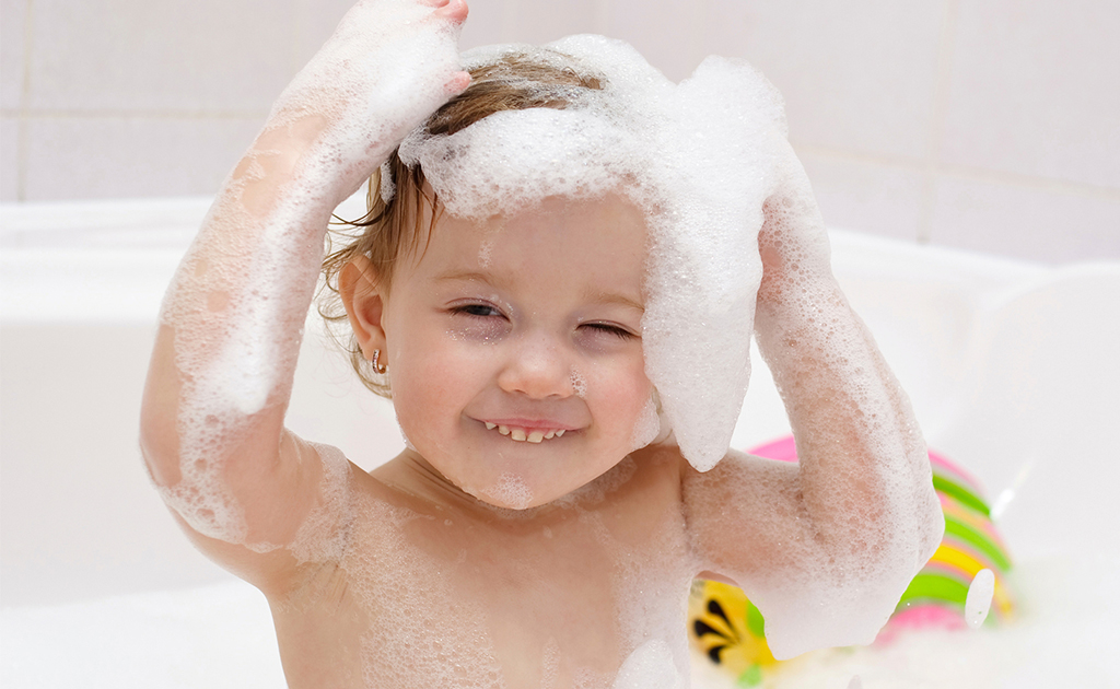 নবজাতকের প্রসাধনী | কিভাবে শিশুর ৯টি কসমেটিকস ব্যবহার করবেন?